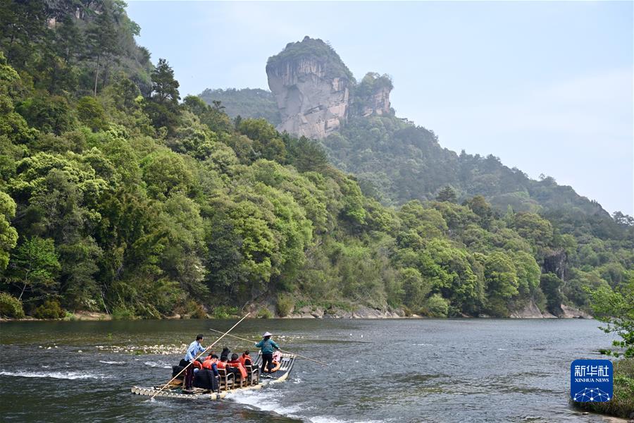 (新华全媒头条·聚焦生物多样性大会·图文互动)(1)携手同行,开启人类高质量发展新征程——习近平主席在《生物多样性公约》第十五次缔约方大会领导人峰会上的主旨讲话解读
